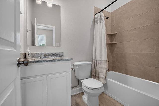 932 Wild Vine Pass, Brenham, TX 77833