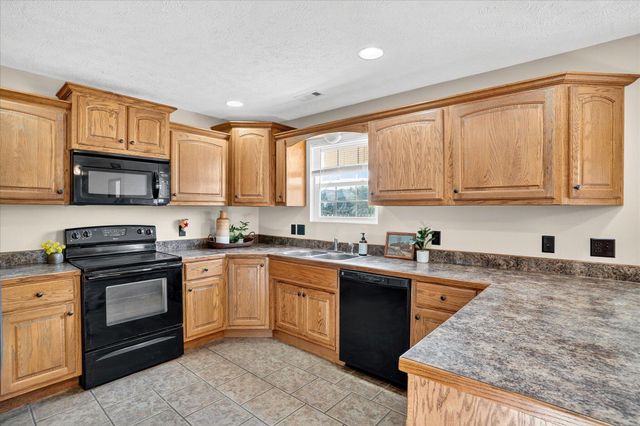 4765 S 130th Road, Bolivar, MO 65613