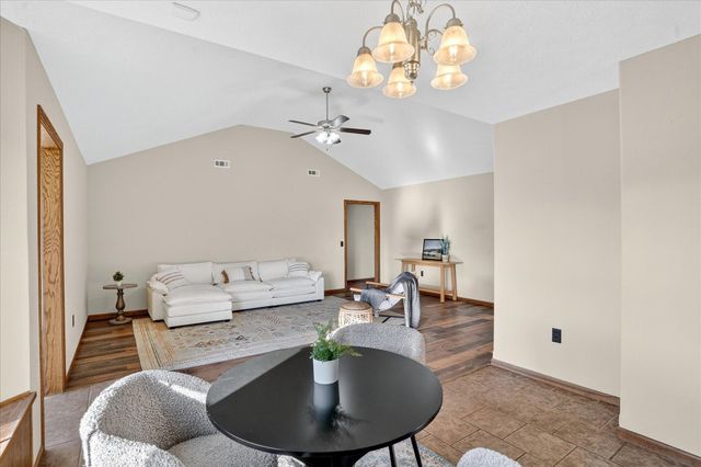 4765 S 130th Road, Bolivar, MO 65613