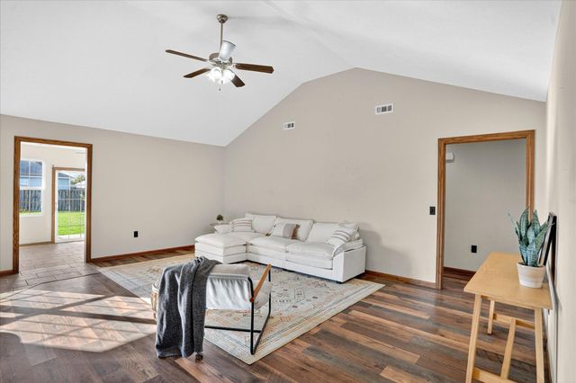 4765 S 130th Road, Bolivar, MO 65613