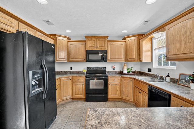 4765 S 130th Road, Bolivar, MO 65613