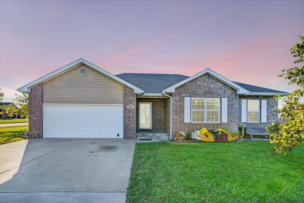 4765 S 130th Road, Bolivar, MO 65613