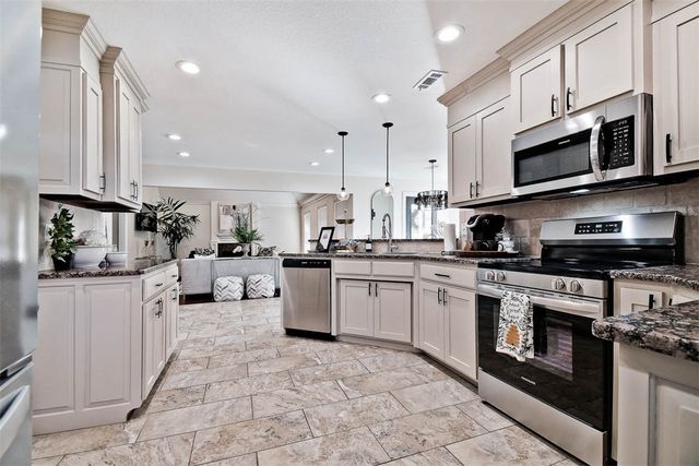 2200 S 18th Place, Rogers, AR 72758