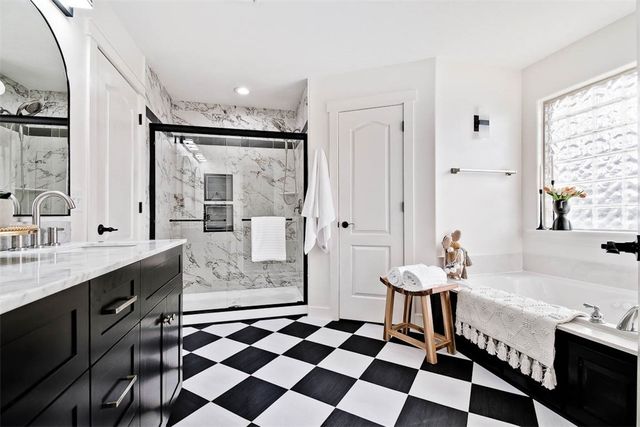 2200 S 18th Place, Rogers, AR 72758