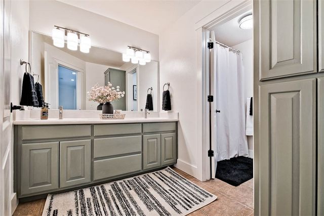 2200 S 18th Place, Rogers, AR 72758