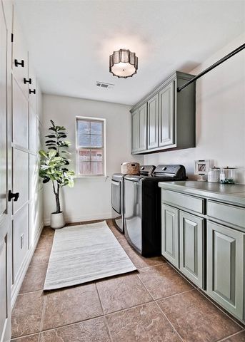 2200 S 18th Place, Rogers, AR 72758