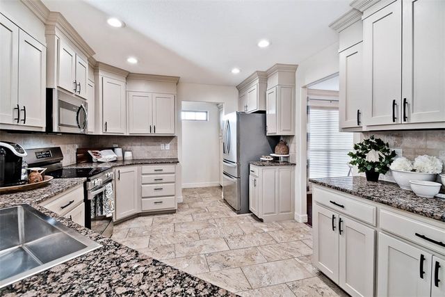 2200 S 18th Place, Rogers, AR 72758