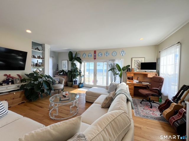 712 East Broadway, Milford, CT 06460