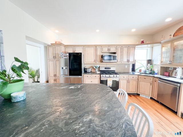 712 East Broadway, Milford, CT 06460