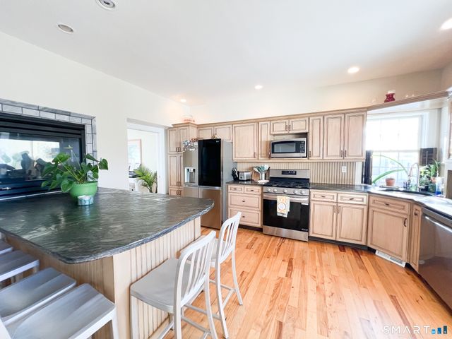 712 East Broadway, Milford, CT 06460
