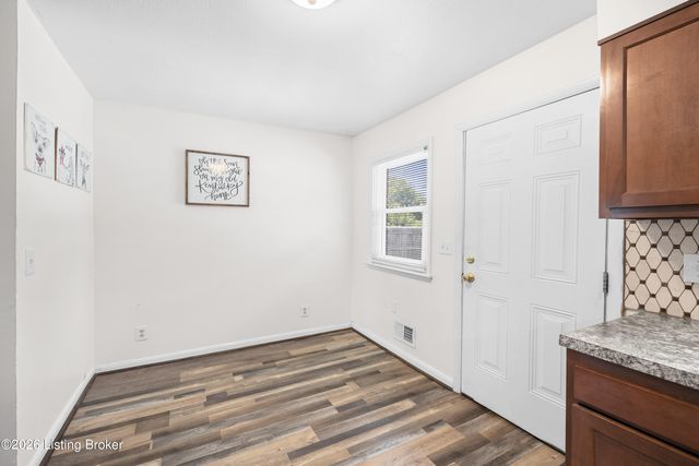 6612 Stana Dr, Louisville, KY 40258