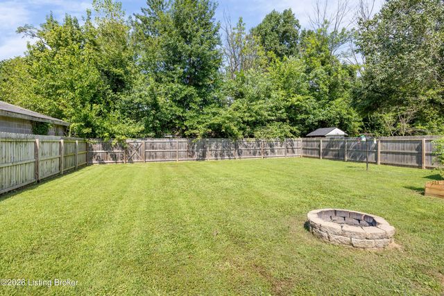 6612 Stana Dr, Louisville, KY 40258