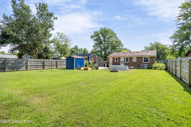 6612 Stana Dr, Louisville, KY 40258