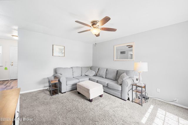 6612 Stana Dr, Louisville, KY 40258