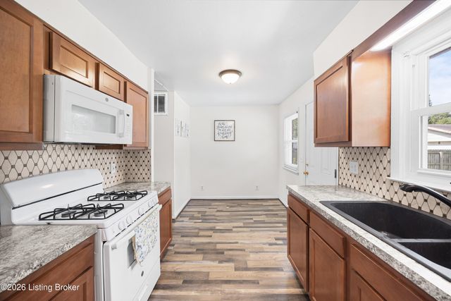 6612 Stana Dr, Louisville, KY 40258