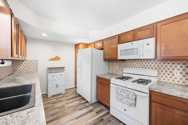 6612 Stana Dr, Louisville, KY 40258
