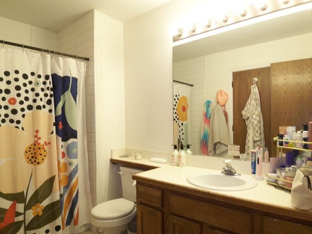 1069 Talbots Lane 105, Elk Grove Village, IL 60007