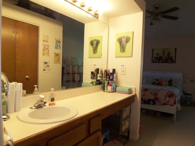 1069 Talbots Lane 105, Elk Grove Village, IL 60007