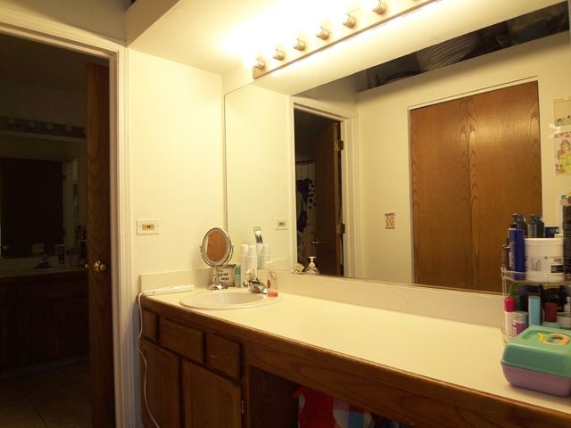 1069 Talbots Lane 105, Elk Grove Village, IL 60007