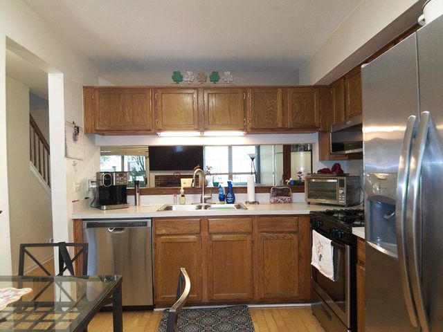 1069 Talbots Lane 105, Elk Grove Village, IL 60007
