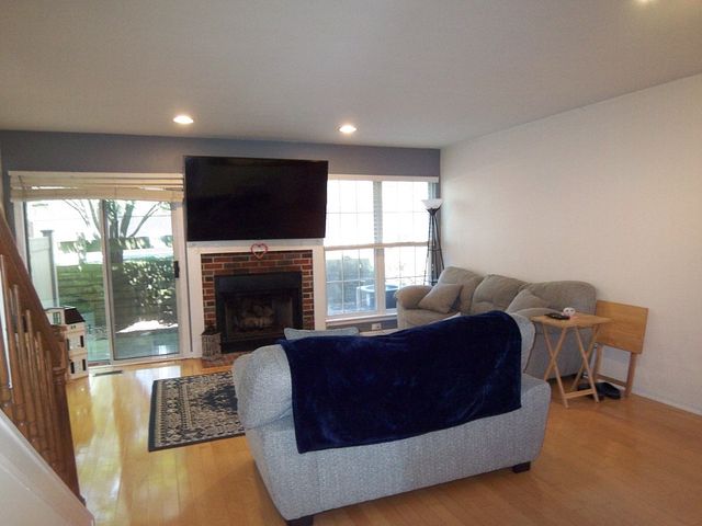 1069 Talbots Lane 105, Elk Grove Village, IL 60007