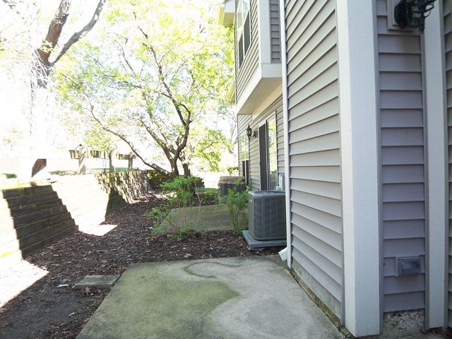 1069 Talbots Lane 105, Elk Grove Village, IL 60007