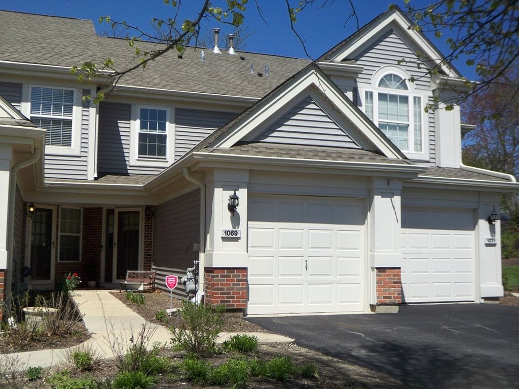 1069 Talbots Lane 105, Elk Grove Village, IL 60007