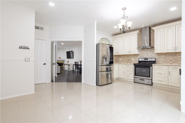 18347 Saticoy Street 35, Reseda, CA 91335