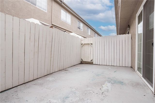 18347 Saticoy Street 35, Reseda, CA 91335