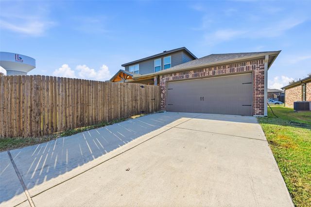 2020 Glen Hollow Drive, Lancaster, TX 75134