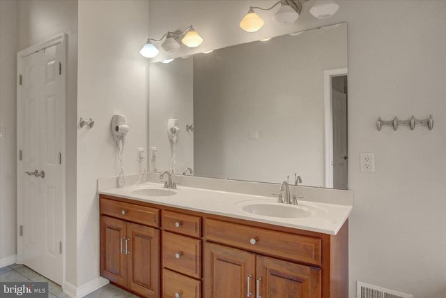 11067 WEATHERSTONE DR, Waynesboro, PA 17268