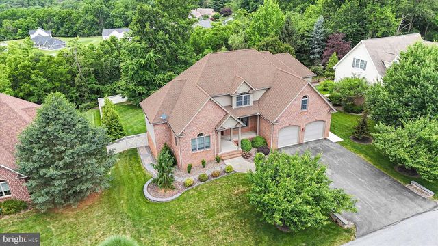 11067 WEATHERSTONE DR, Waynesboro, PA 17268