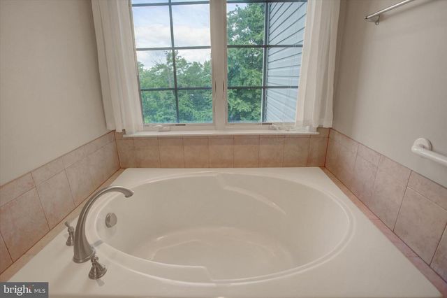 11067 WEATHERSTONE DR, Waynesboro, PA 17268