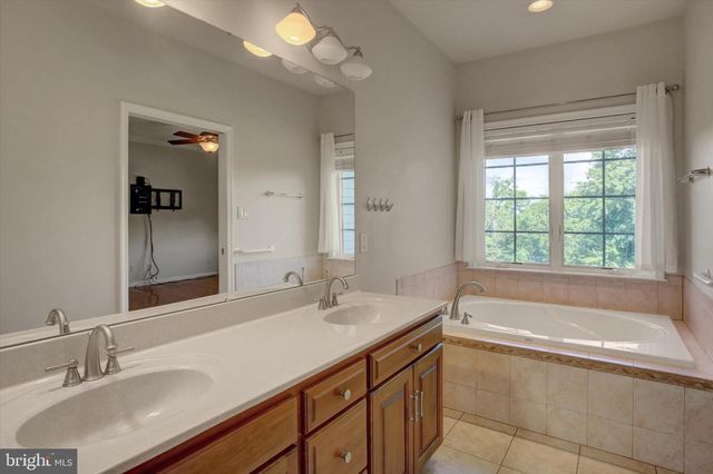 11067 WEATHERSTONE DR, Waynesboro, PA 17268