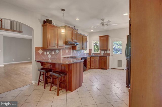 11067 WEATHERSTONE DR, Waynesboro, PA 17268
