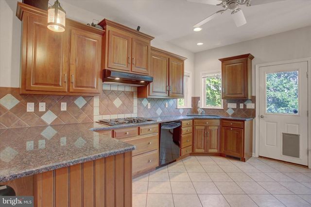 11067 WEATHERSTONE DR, Waynesboro, PA 17268