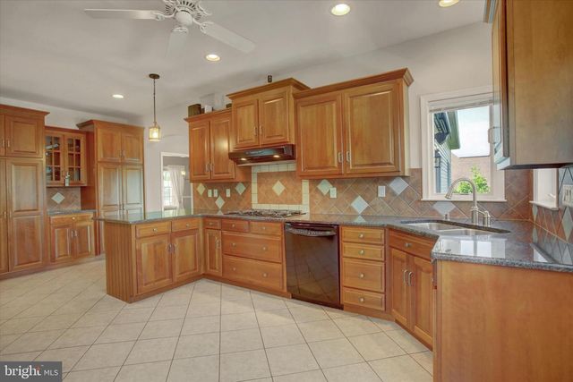 11067 WEATHERSTONE DR, Waynesboro, PA 17268