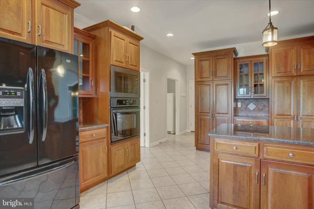 11067 WEATHERSTONE DR, Waynesboro, PA 17268