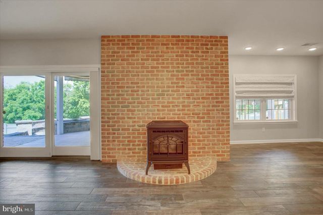 11067 WEATHERSTONE DR, Waynesboro, PA 17268