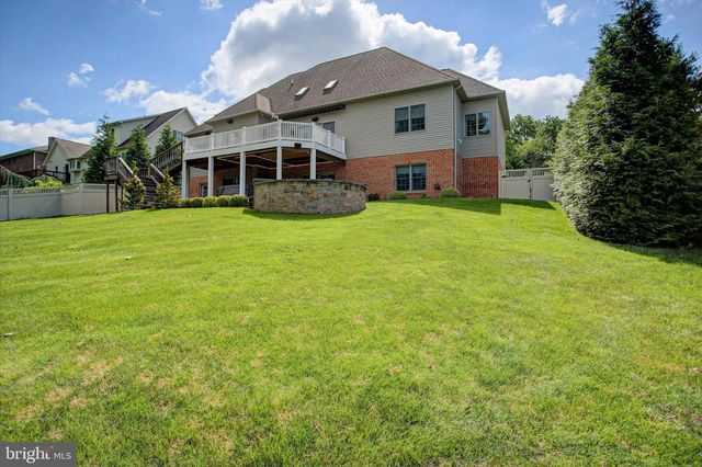 11067 WEATHERSTONE DR, Waynesboro, PA 17268