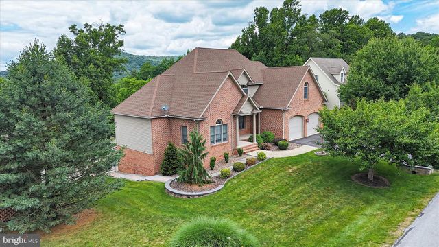 11067 WEATHERSTONE DR, Waynesboro, PA 17268