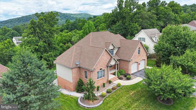 11067 WEATHERSTONE DR, Waynesboro, PA 17268