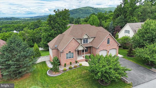 11067 WEATHERSTONE DR, Waynesboro, PA 17268