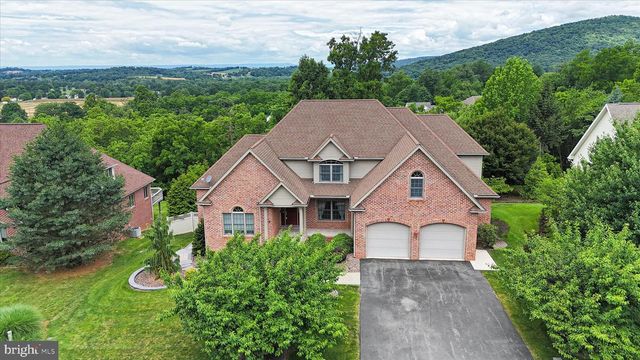 11067 WEATHERSTONE DR, Waynesboro, PA 17268