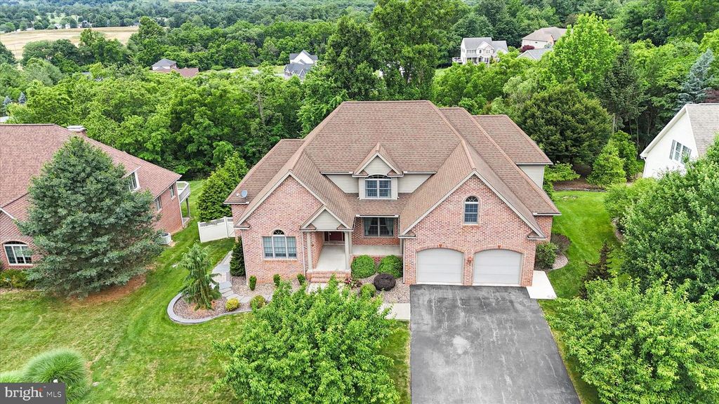11067 WEATHERSTONE DR, Waynesboro, PA 17268