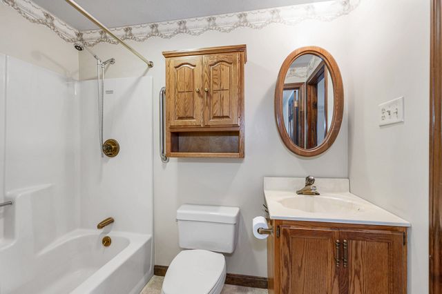 25 Oak St D, Methuen, MA 01844