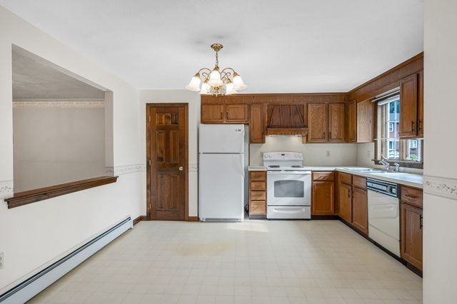 25 Oak St D, Methuen, MA 01844