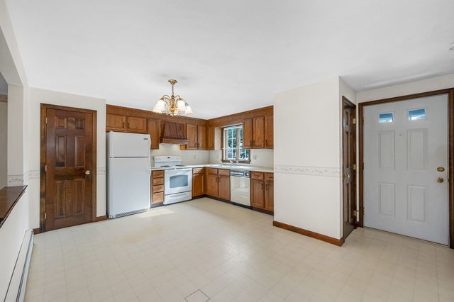 25 Oak St D, Methuen, MA 01844