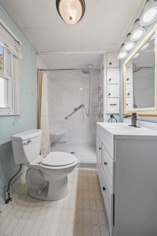 1722 W MURDOCK AVENUE, Oshkosh, WI 54901