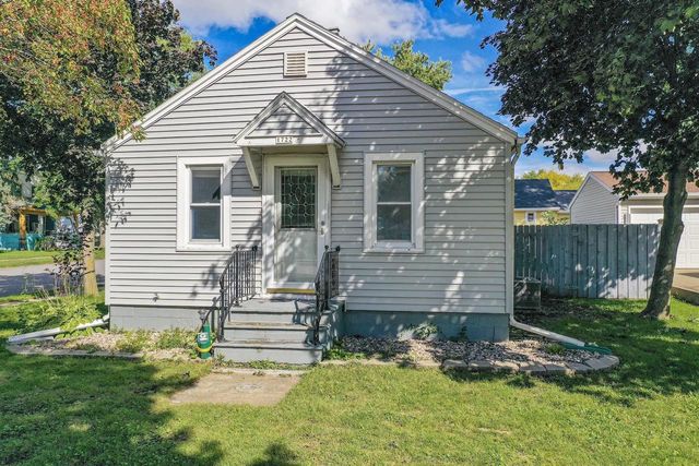 1722 W MURDOCK AVENUE, Oshkosh, WI 54901